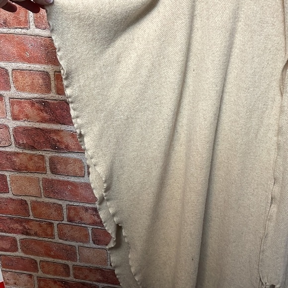 CAPE Poncho, Cream, Wool, One Size, Built in Scarf - Picture 8 of 10
